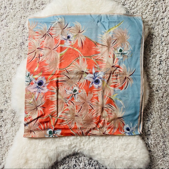 Valentino Silk/Cotton Shawl - Picture 9 of 10